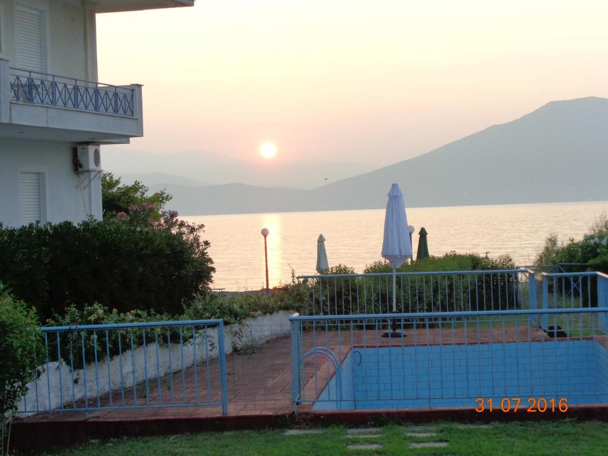 Porto Kairis Otel Oreoi Dış mekan fotoğraf