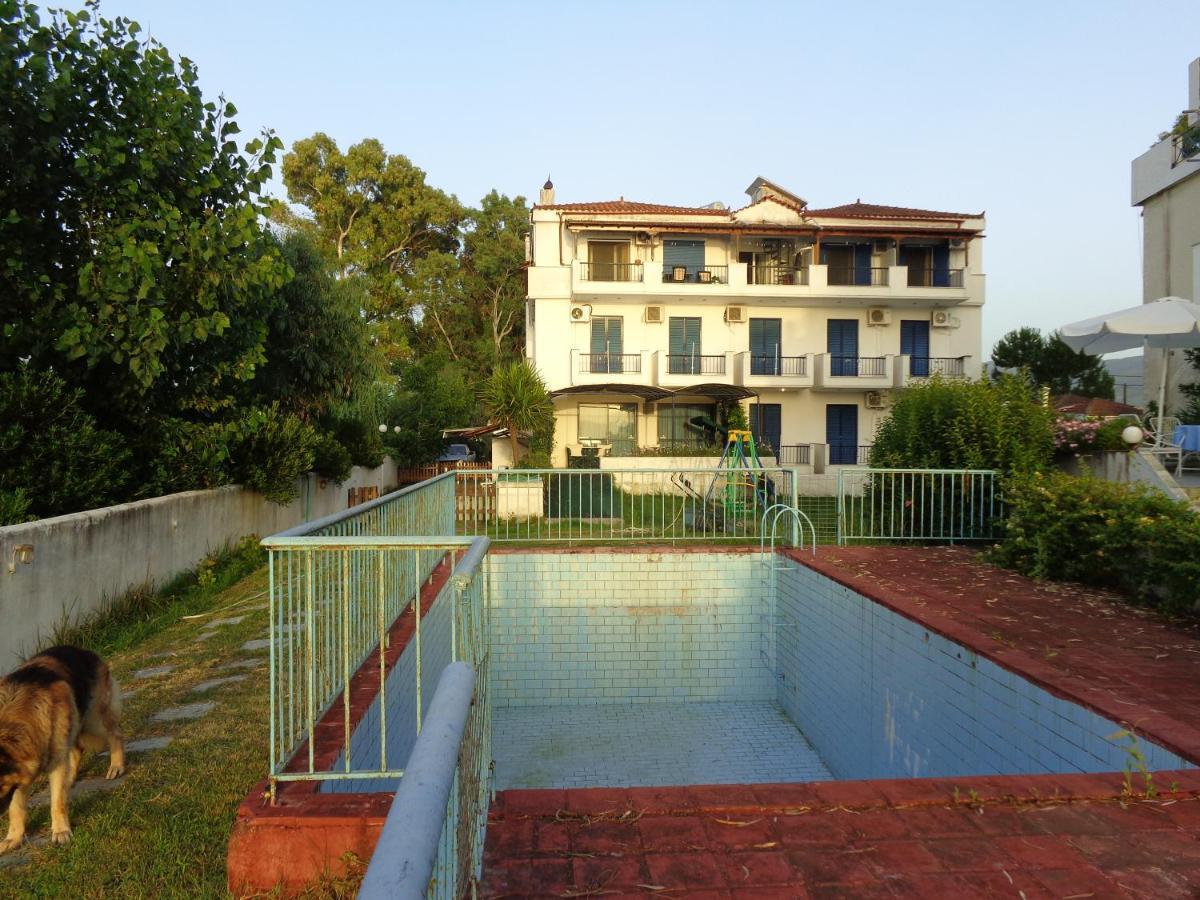 Porto Kairis Otel Oreoi Dış mekan fotoğraf