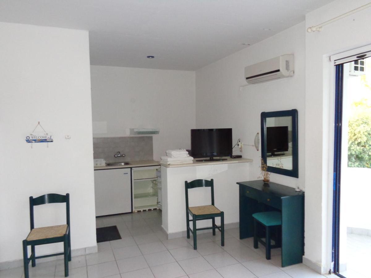 Porto Kairis Otel Oreoi Dış mekan fotoğraf